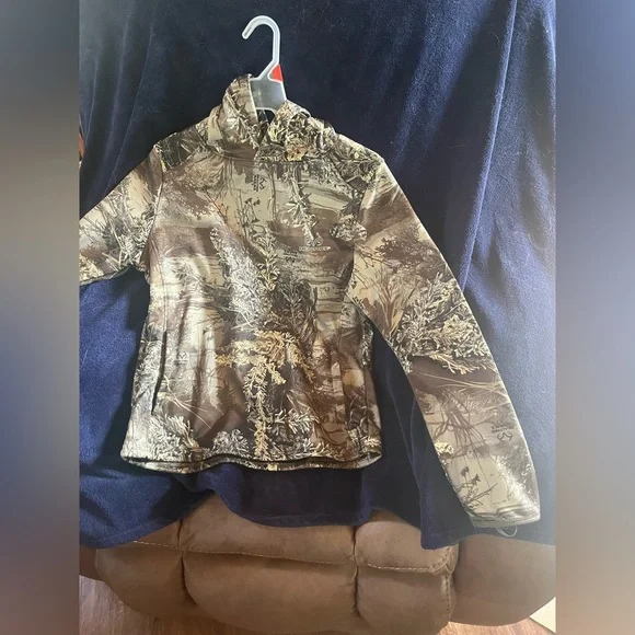 Realtree Small Camo Hoodie - Picture 2 of 4
